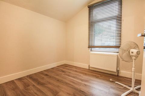 1 bedroom in a house share to rent, Louise Road, E15