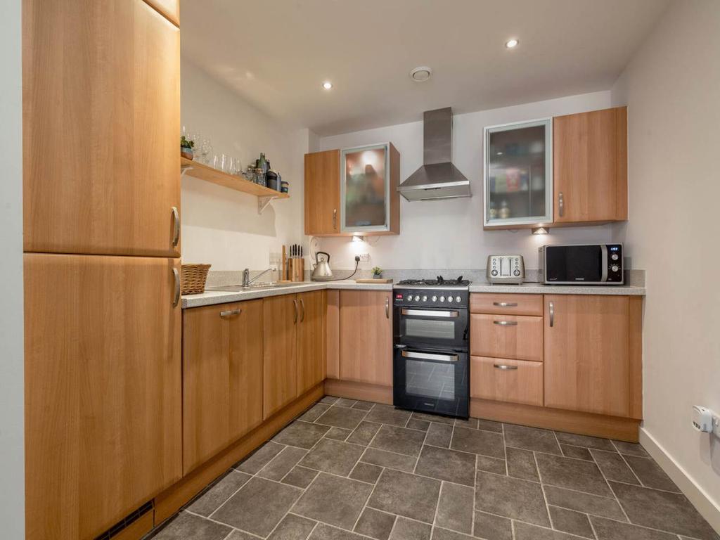 Peffer Bank, Edinburgh, Midlothian 2 bed flat £170,000