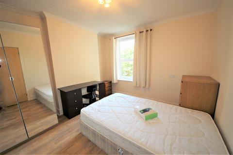 6 bedroom house to rent, Stewart Road, Charminster, Bournemouth