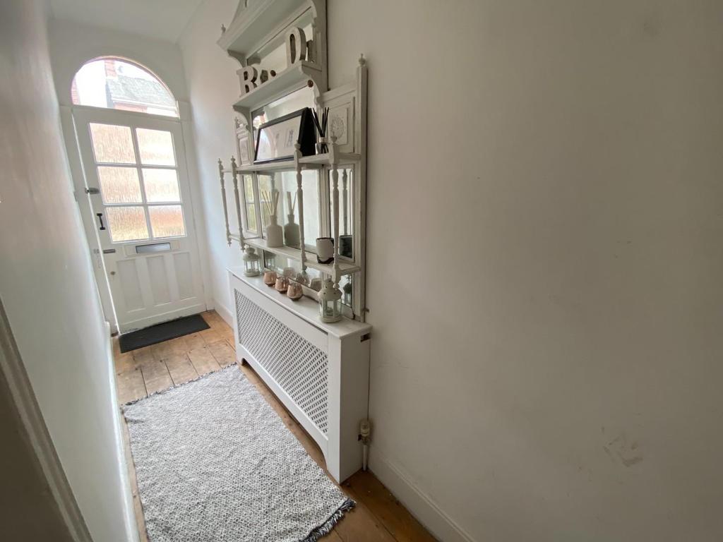 Borough Road, Altrincham 2 bed house £1,495 pcm (£345 pw)