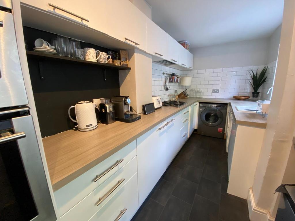 Borough Road, Altrincham 2 bed house £1,495 pcm (£345 pw)