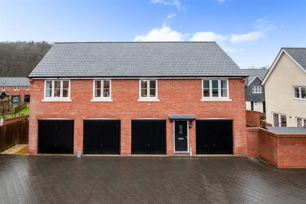 Salmons Leap, Dartington, Totnes 2 bed detached house £1,100 pcm (£