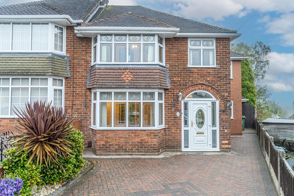 Masefield Avenue, Bramford Estate, West Midlands 4 bed semidetached