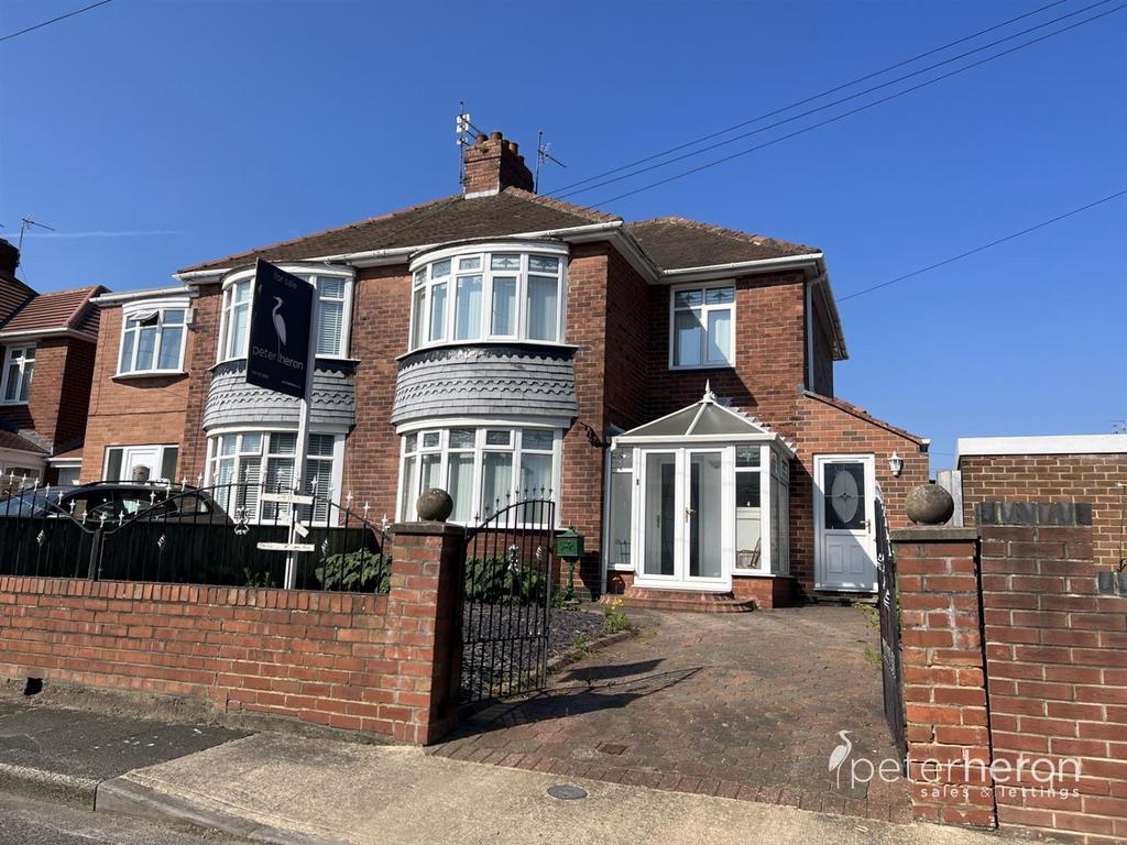 Prince Avenue, Seaburn, Sunderland 2 bed semidetached house for