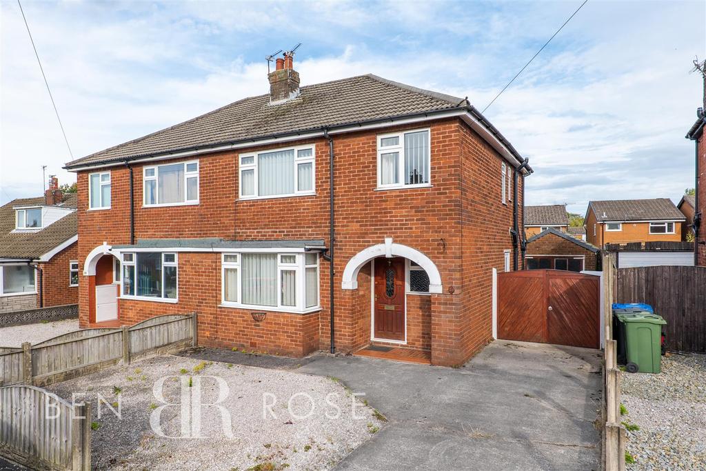 Princess Way, Euxton, Chorley 3 bed semidetached house £179,995