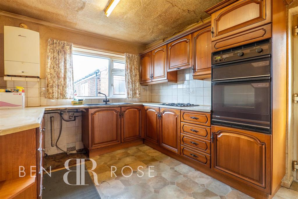 Princess Way, Euxton, Chorley 3 bed semidetached house £179,995