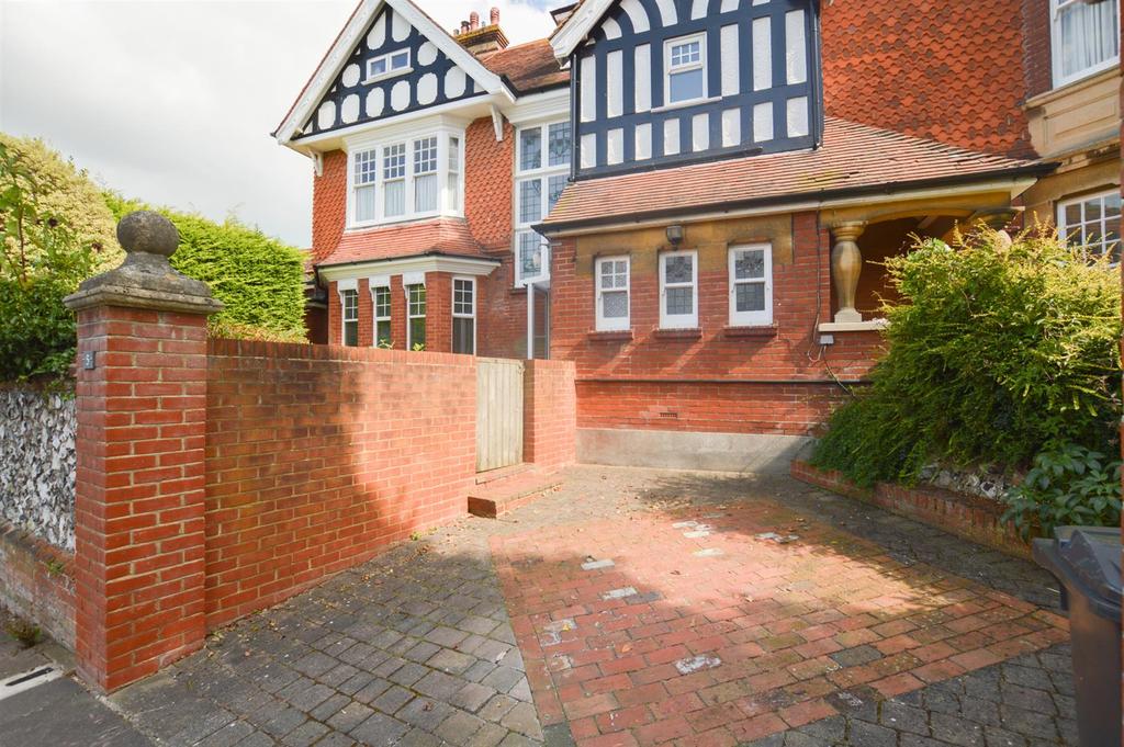 5 Dittons Road, Eastbourne 3 bed £1,500 pcm (£346 pw)