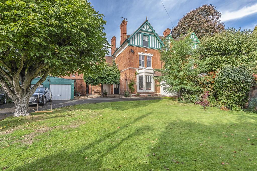 The Avenue 4 bed semidetached house £859,950