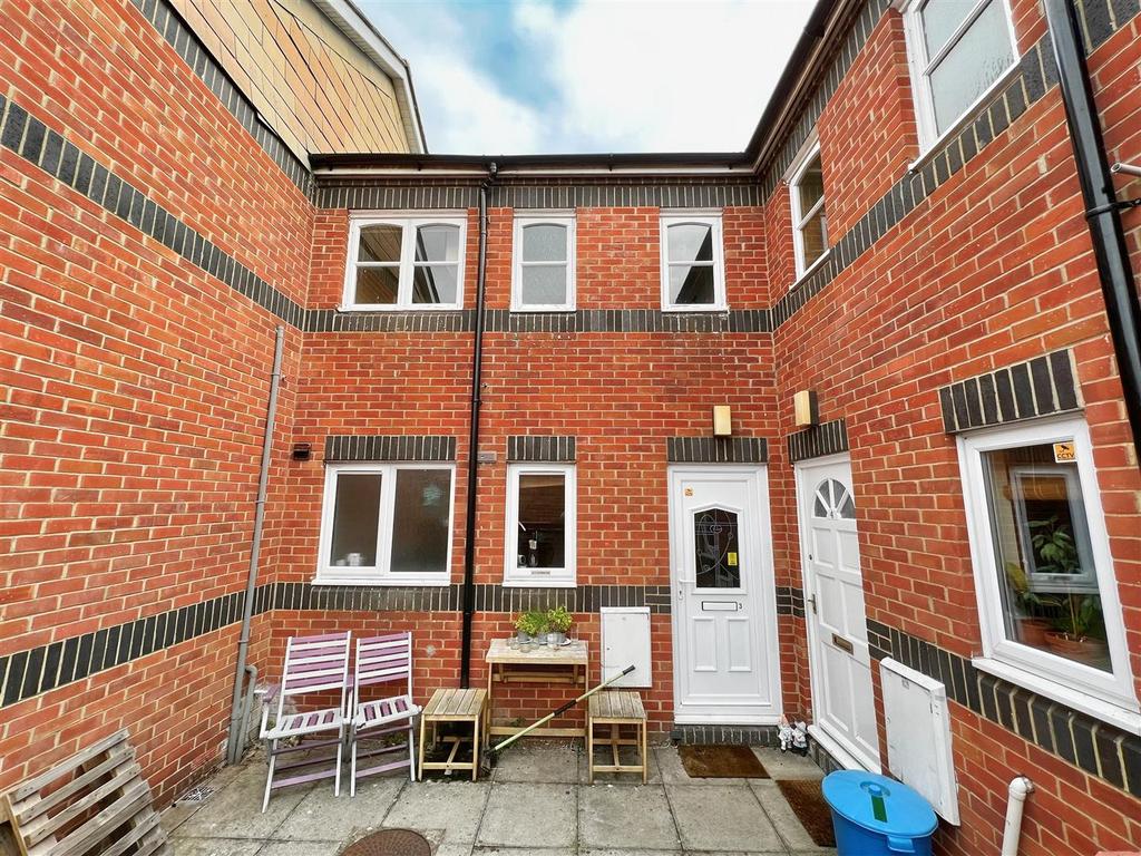 Anthony Court, Stony Stratford... 1 bed £130,000