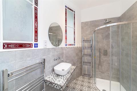 27b Belsize Square, London, NW3 4HU