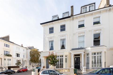 27c Belsize Square, London, NW3 4HU