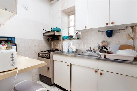 27c Belsize Square, London, NW3 4HU