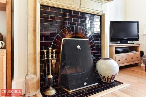 14 Hurst Road, London, E17 3BL