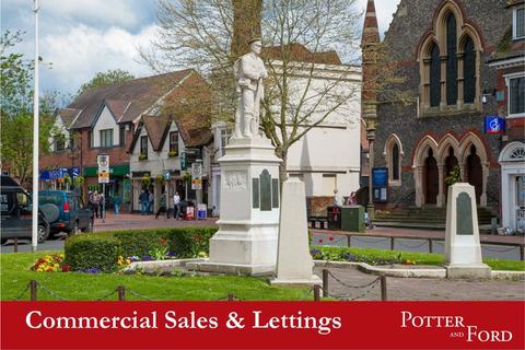 Retail property (out of town) to rent - Broad Street, Chesham