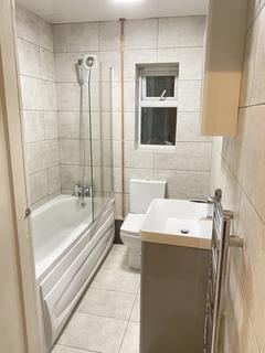 1 bedroom in a flat share to rent - Rothbury Gardens, Isleworth, Greater London, TW7