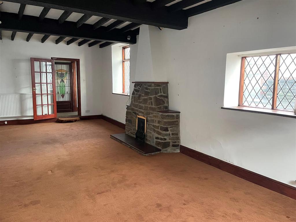 Elkington Road, Burry Port 4 bed end of terrace house £130,000