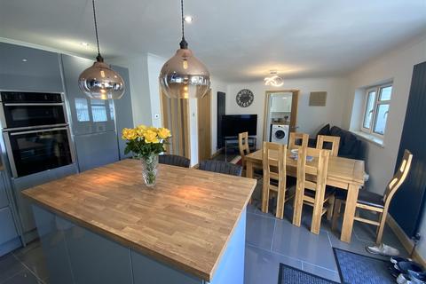 4a Heol Panteg, Burry Port, SA16 0YH