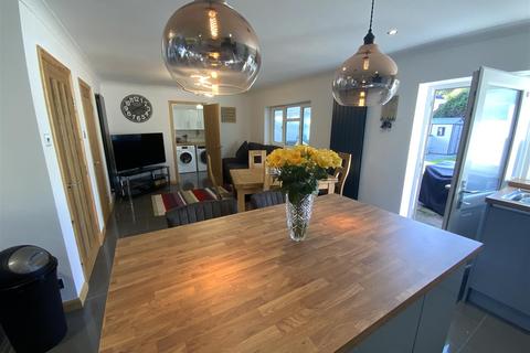 4a Heol Panteg, Burry Port, SA16 0YH