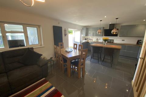 4a Heol Panteg, Burry Port, SA16 0YH