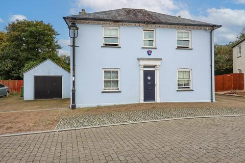 4 bedroom detached house for sale - Trevail Way, St Austell, PL25