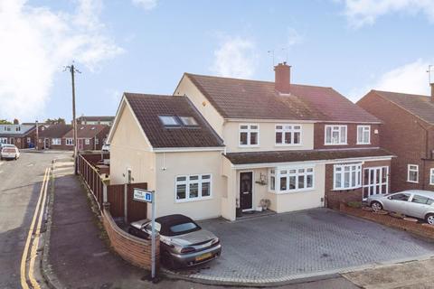 4 bedroom semi-detached house for sale - Allensway, Stanford-Le-Hope