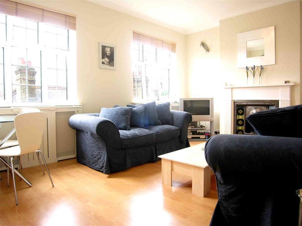 Grove Road, Barnes SW13 3 bed flat £1,725 pcm (£398 pw)