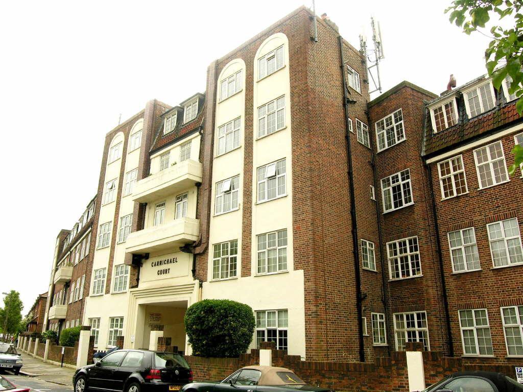 Grove Road, Barnes SW13 3 bed flat £1,725 pcm (£398 pw)