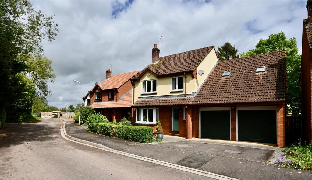 Lydeard Mead, Lydeard, Taunton 4 bed detached house £450,000