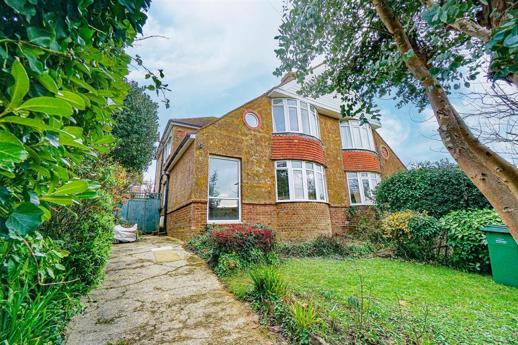 Boscobel Road North, St. LeonardsOnSea 3 bed semidetached house £