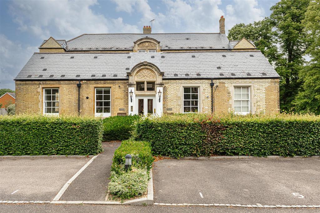 Royal Earlswood Park, Redhill 1 bed apartment £1,300 pcm (£300 pw)
