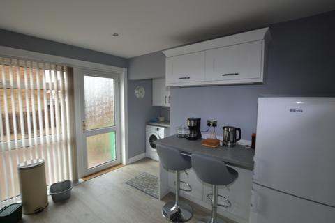 3 bedroom end of terrace house to rent, Hawthorn Crescent, Hill of Beath, KY4