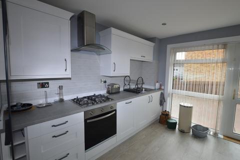 3 bedroom end of terrace house to rent, Hawthorn Crescent, Hill of Beath, KY4