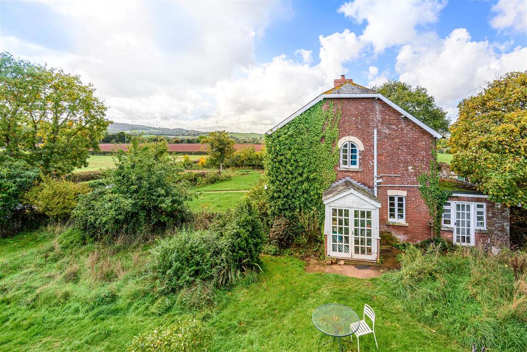 Shobrooke, Crediton 2 bed semidetached house £350,000