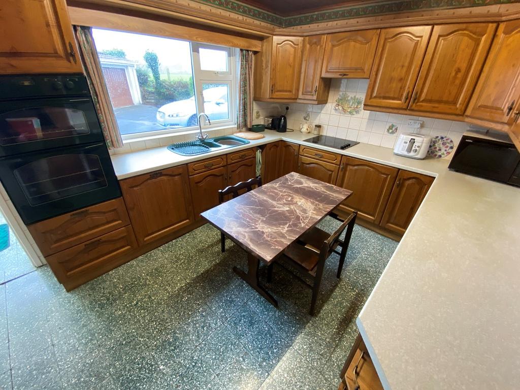 Felinfach, Lampeter, SA48 3 bed detached bungalow for sale £340,000