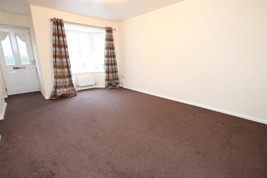 Mires Beck Close, Windhill, Shipley 3 bed semidetached house £850