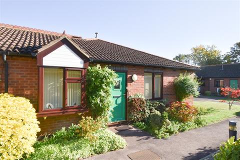 2 bedroom bungalow for sale - The Dovecotes, Beeston, NG9 1GG