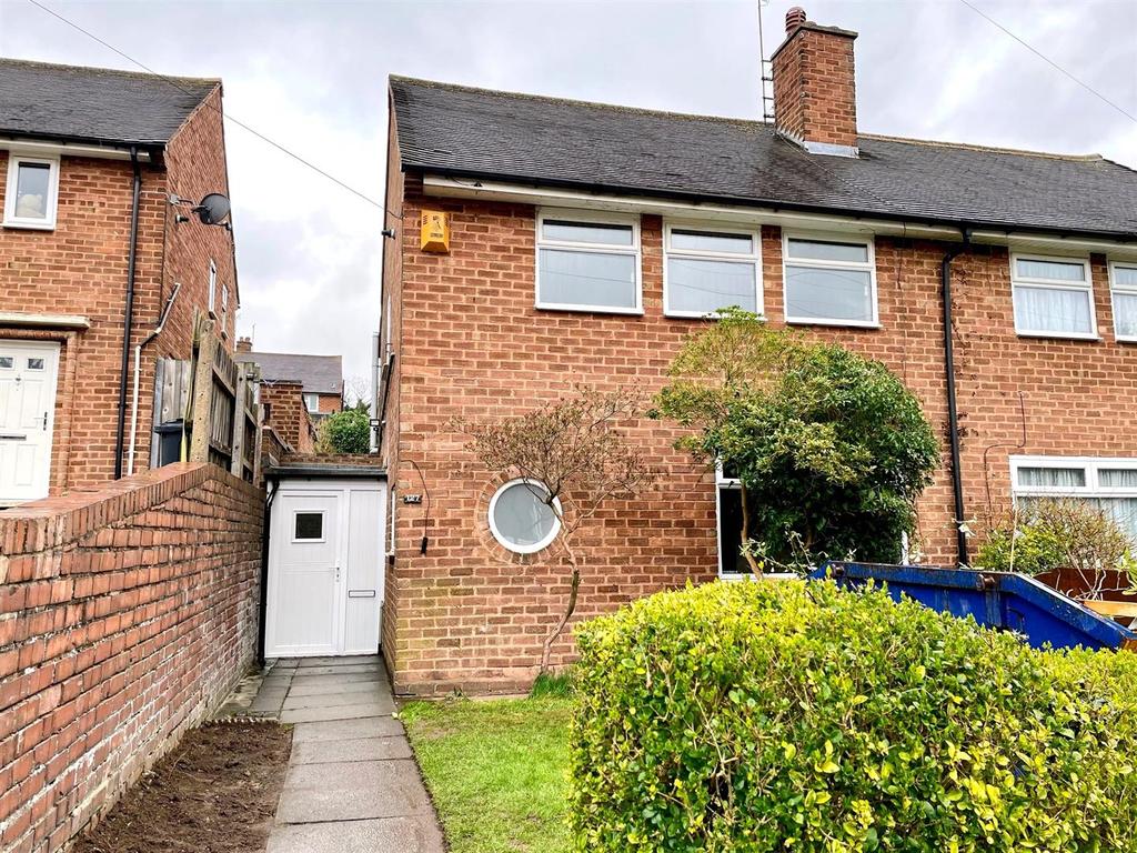 Ferncliffe Road, Harborne... 2 bed house £850 pcm (£196 pw)