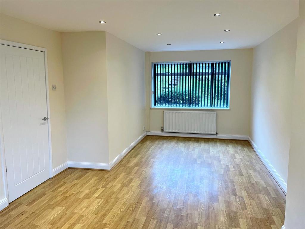 Ferncliffe Road, Harborne... 2 bed house £850 pcm (£196 pw)