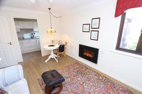 2 bedroom apartment for sale - Coed Pella Road, Colwyn Bay