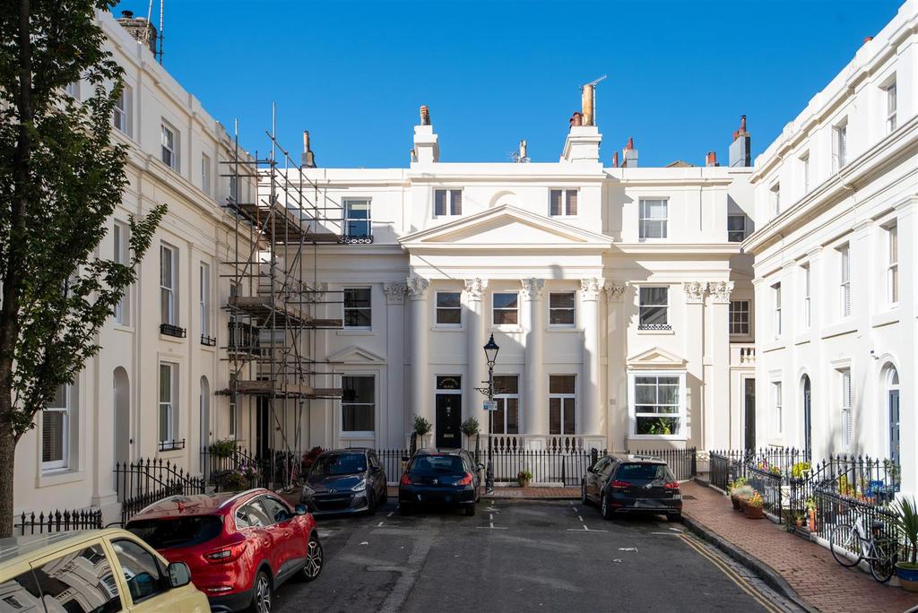 Lansdowne Square, Hove BN3 Studio £650 pcm (£150 pw)