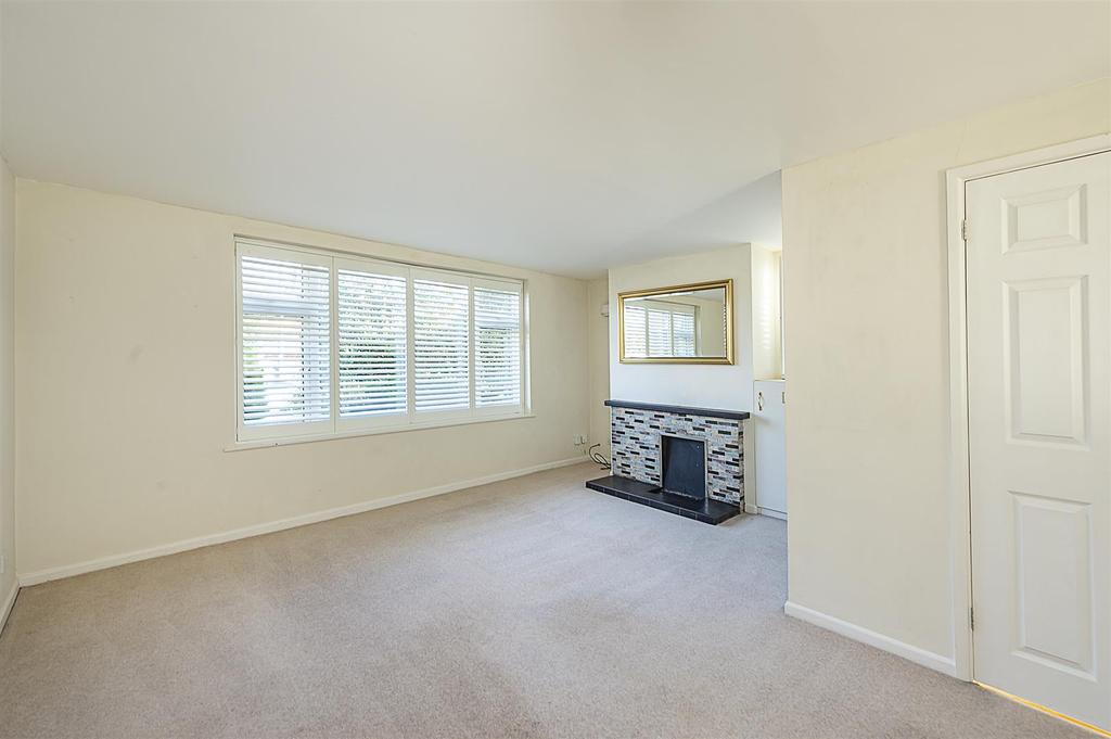 Rosebery Avenue, Harpenden 3 bed flat £695,000