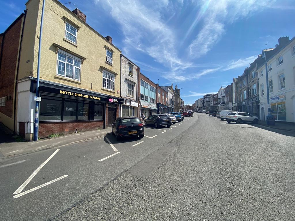 Lower High Street, Stourbridge, DY8 Property £1,000 pcm (£231 pw)