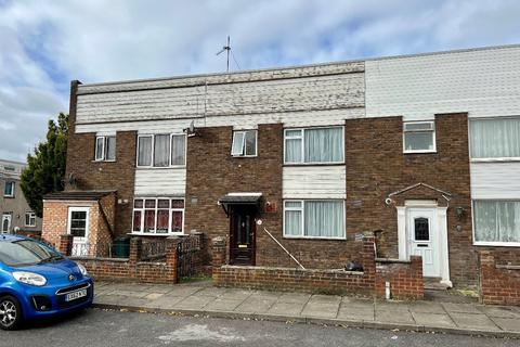 21 Honeysuckle Close, Romford, RM3 8XH