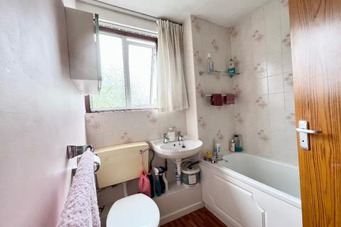 21 Honeysuckle Close, Romford, RM3 8XH