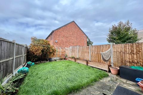 21 Honeysuckle Close, Romford, RM3 8XH