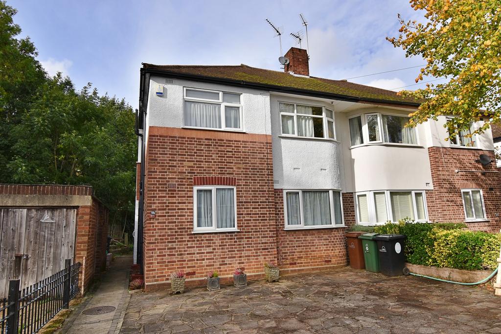 Woodland Road, North Chingford... 2 bed flat £1,500 pcm (£346 pw)