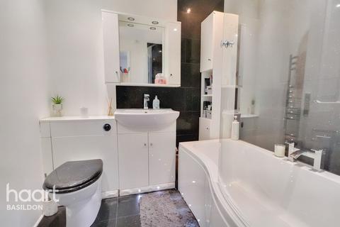 28 Brooklands Park, Laindon, Basildon, SS15 6BE