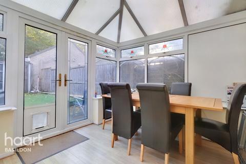 28 Brooklands Park, Laindon, Basildon, SS15 6BE