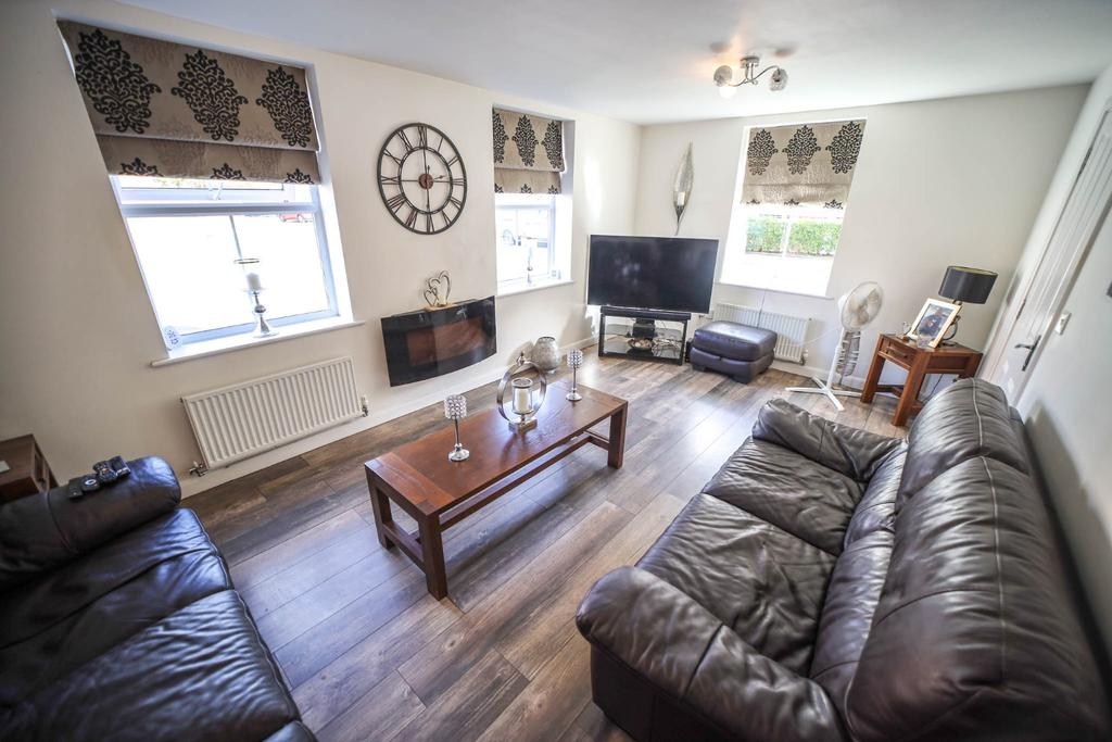 Cedar Gardens, NewtonLeWillows... 3 bed semidetached house £220,000
