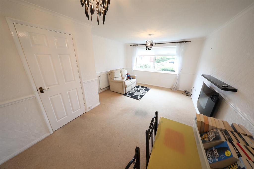 Formby Close, Cottingham 2 bed semidetached bungalow £135,000
